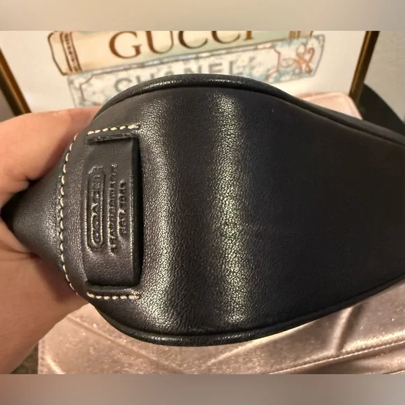 Vintage Coach Hamptons Legacy Hobo (style #7789) in smooth black leather. 🔥 - Picture 12 of 15